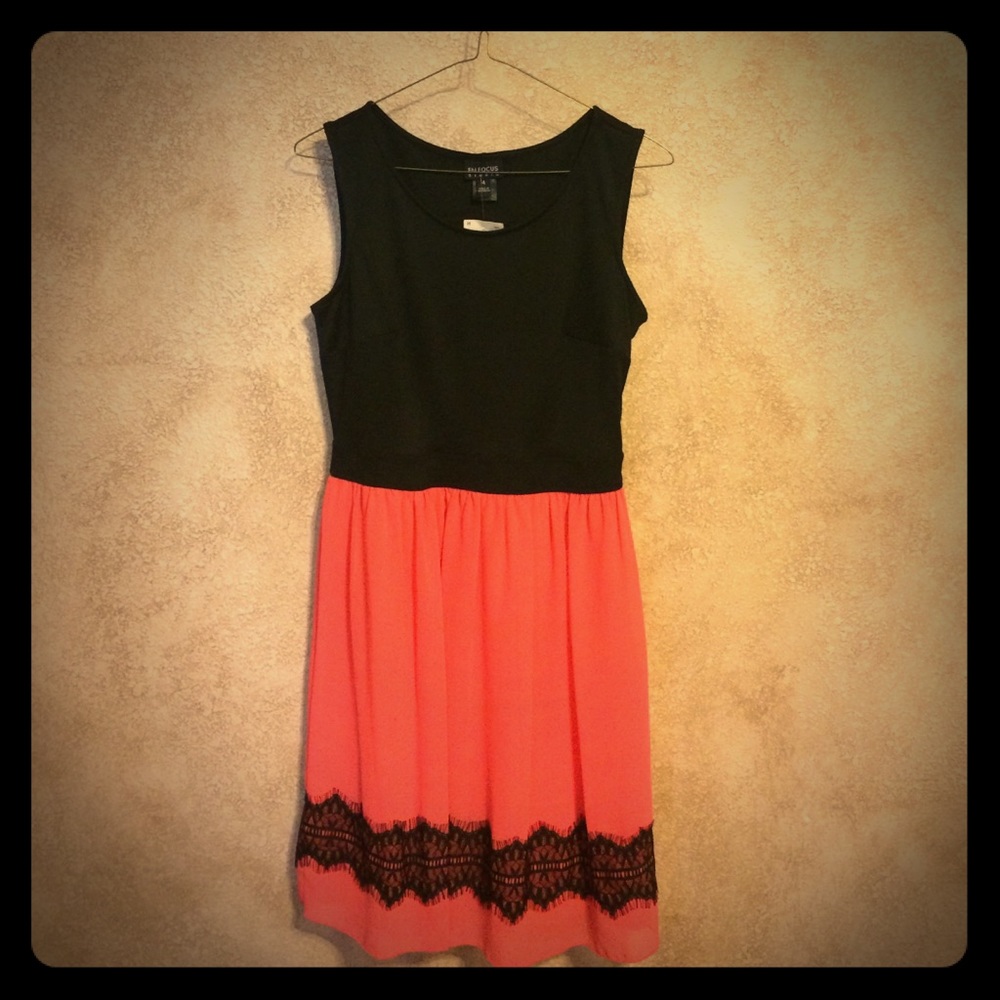 En Focus Studio black and pink coral dress